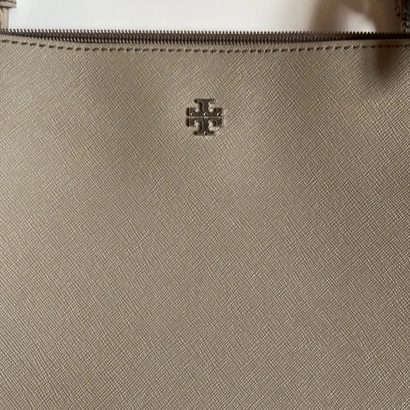 ***SOLD ON ANOTHER SITE***Authentic TORY BURCH gray/taupe shoulder bag. - Picture 2 of 4